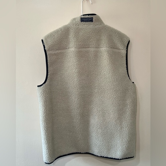 Vineyard Vines Sherpa Supershep Vest in Stone size large - Picture 4 of 9